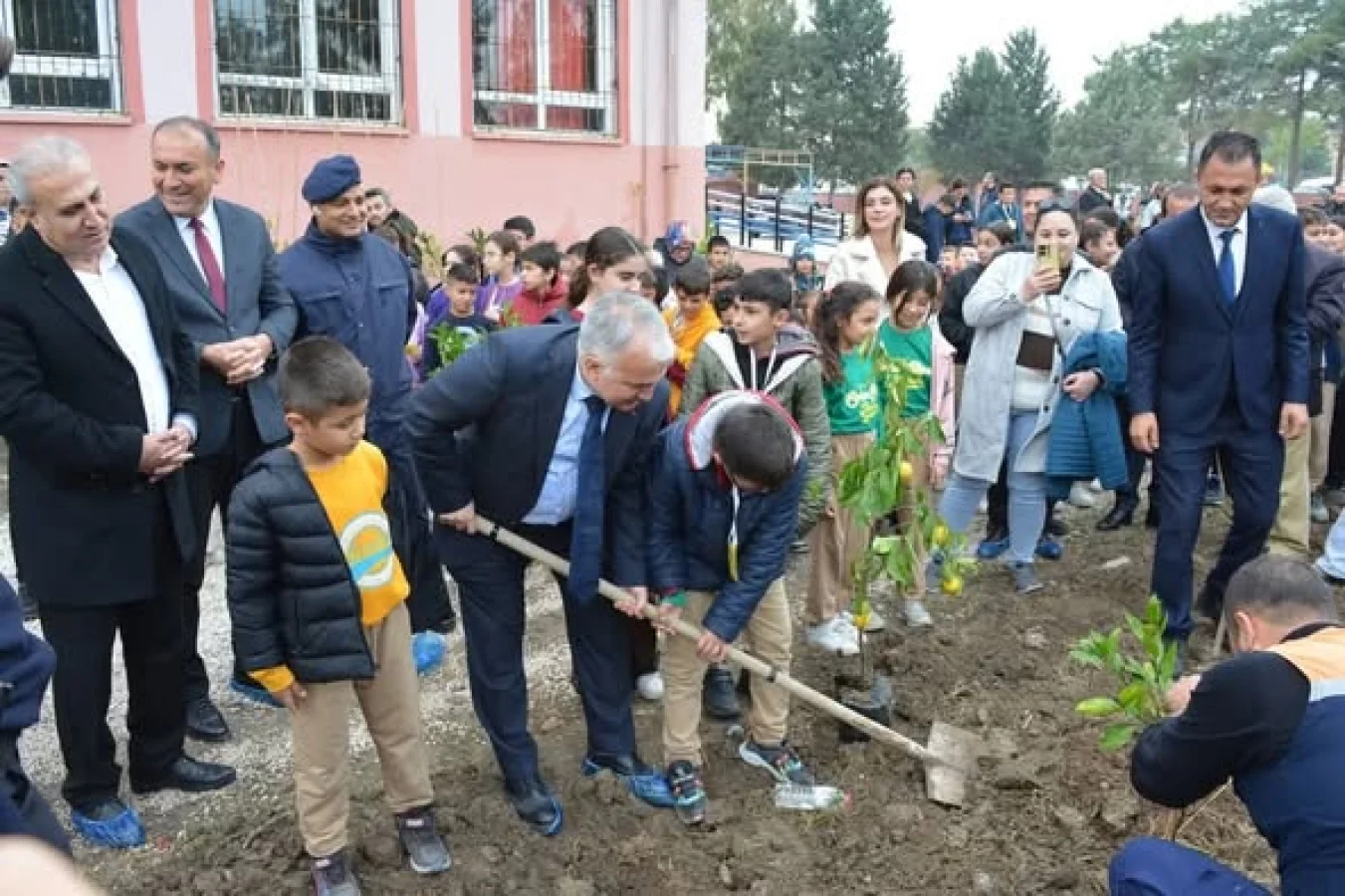 Ceyhan'da fidan dikme etkinliği düzenlendi