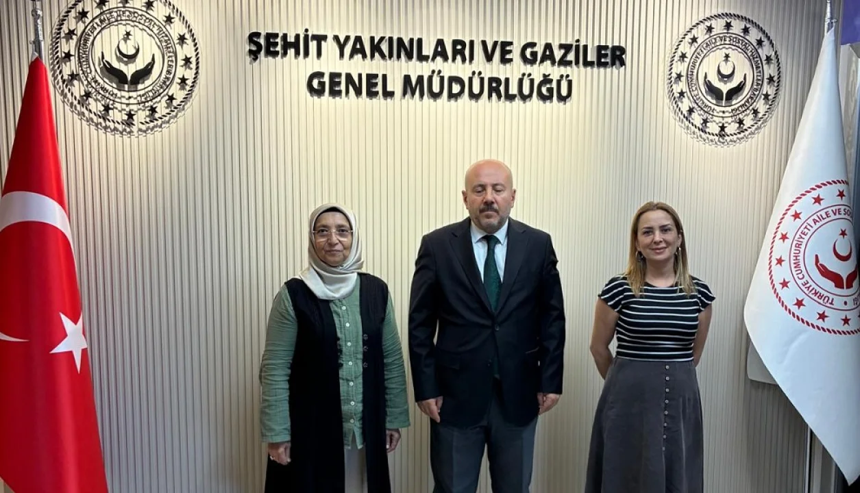 TBMM’de Ebru Sanatı Sergisi: Bakan Yardımcısı ve Milletvekilleri Şehit Annelerinin Eserlerini İnceledi
